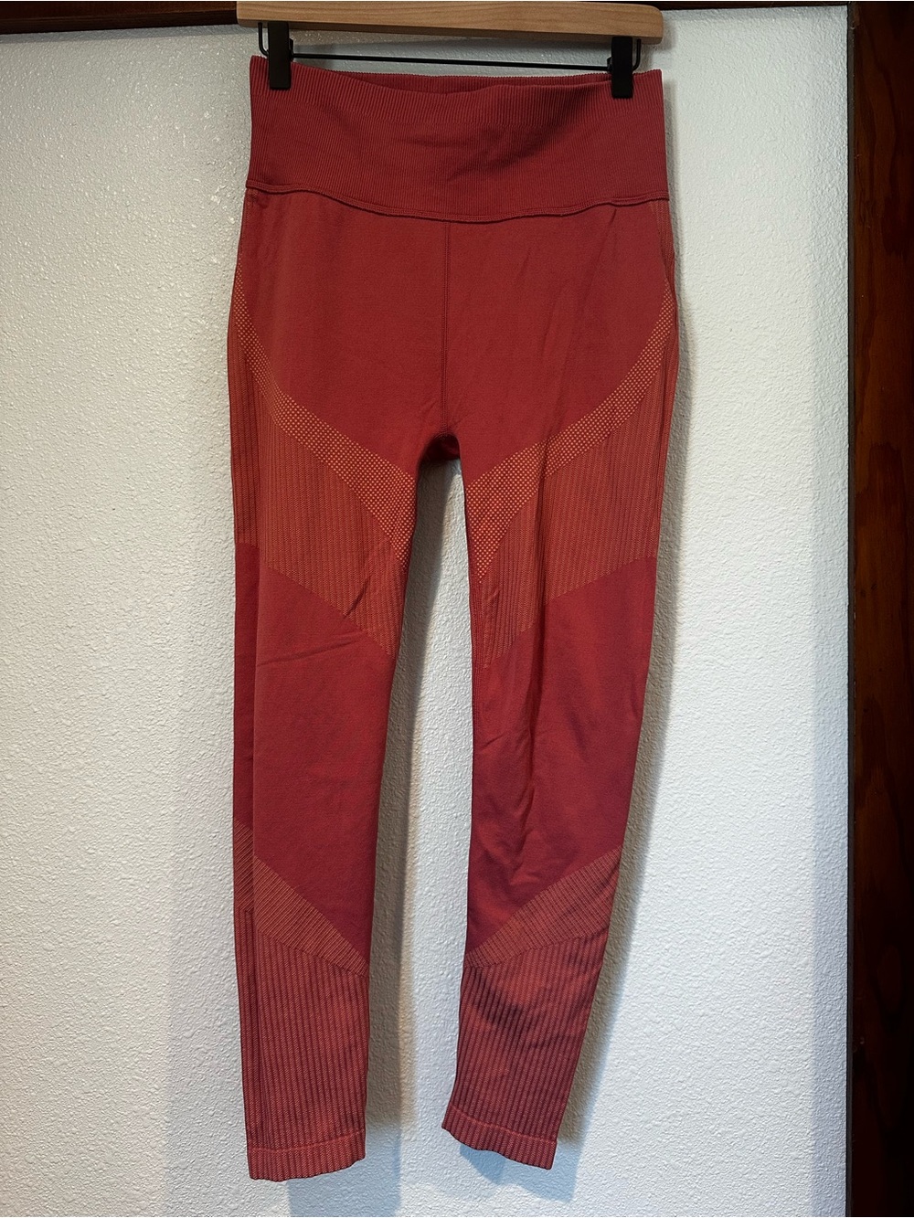 Puma Women’s Seamless High-Waist Leggings in Dusty Pink Size Large